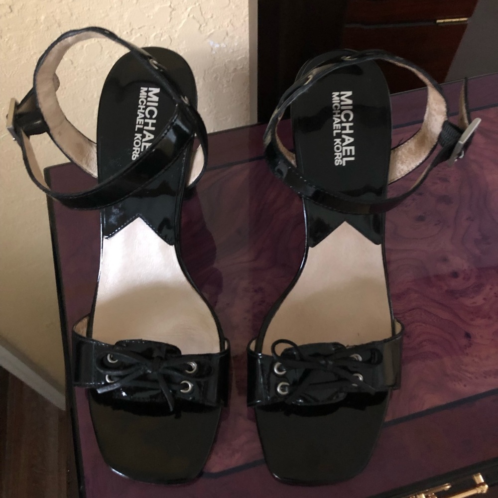 Michael kors size 9 black patent shoe